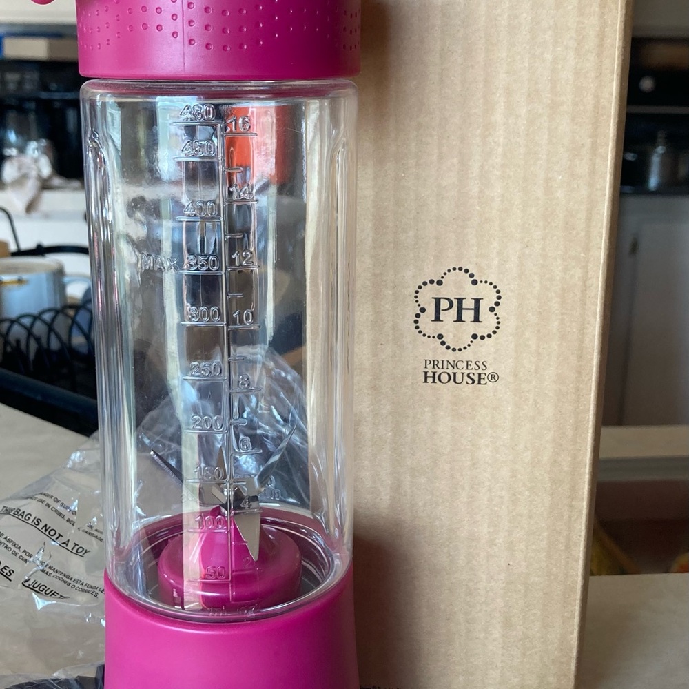 Princess House Portable Blender Fuchsia/Pink and Clear Blender Bottle